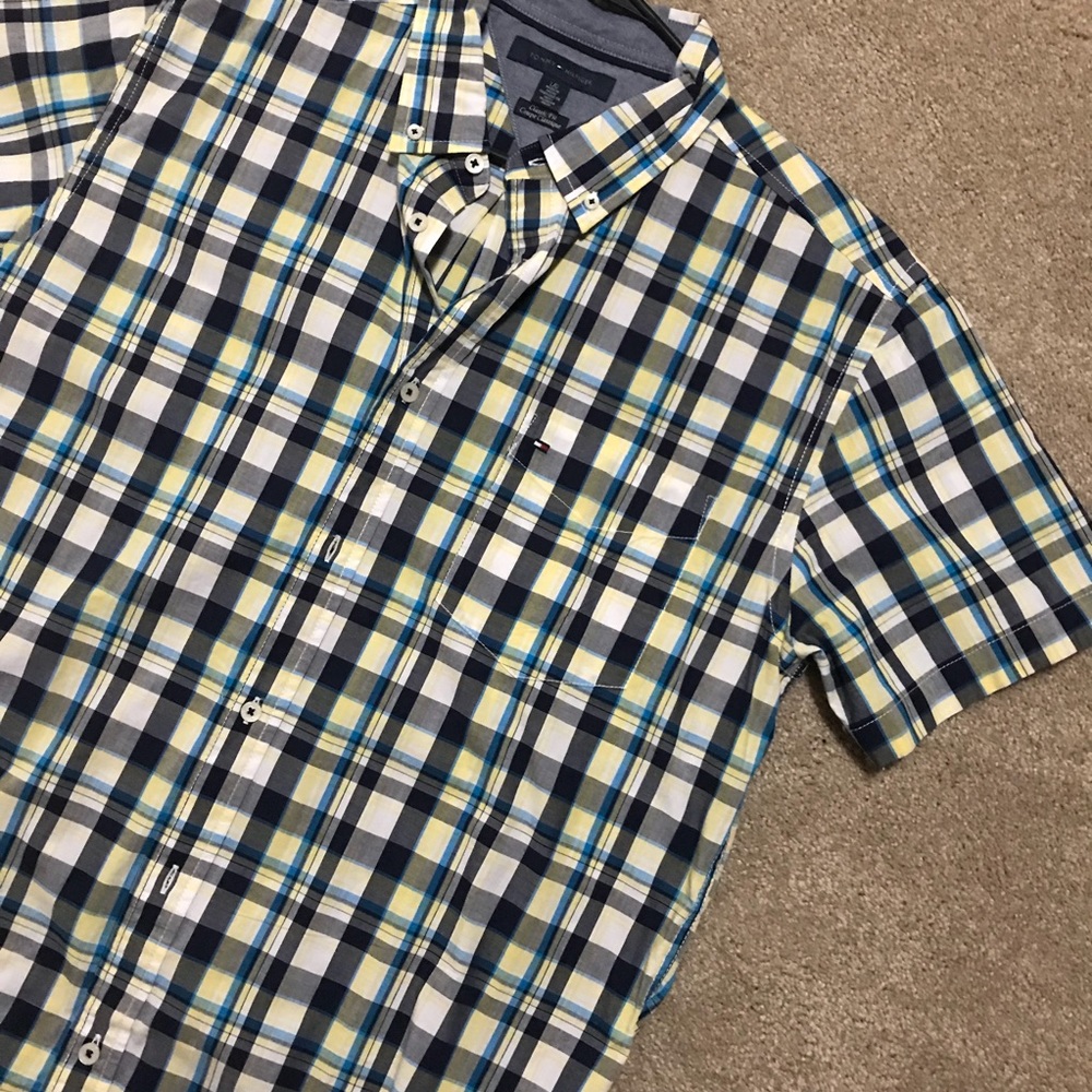 Tommy Hilfiger Men’s Button Up Short Sleeve EUC